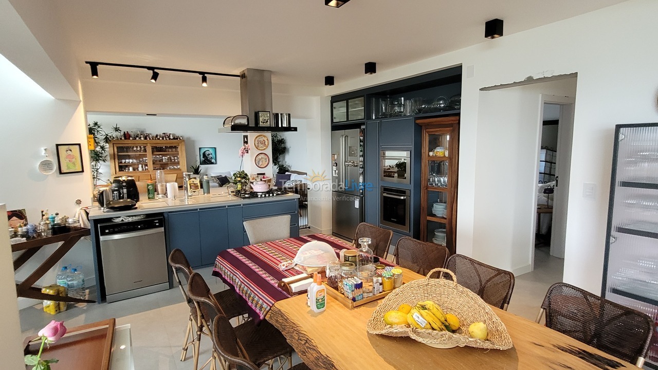 House for vacation rental in Florianópolis (Praia da Armação)