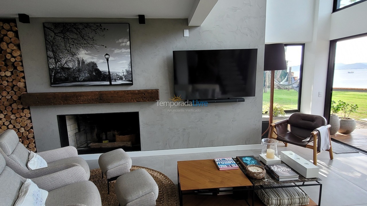 House for vacation rental in Florianópolis (Praia da Armação)