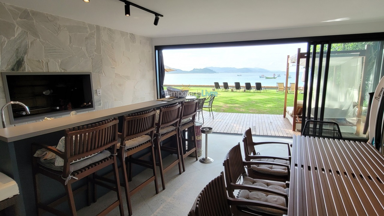 House for vacation rental in Florianópolis (Praia da Armação)