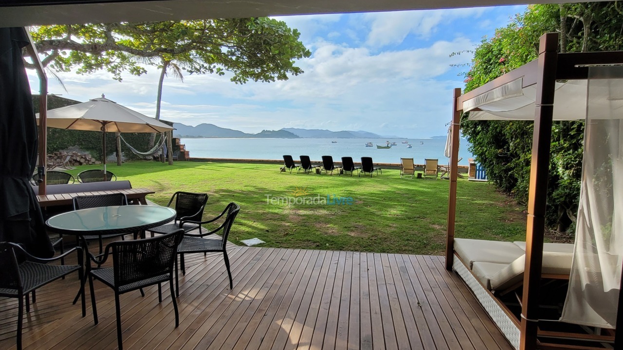 House for vacation rental in Florianópolis (Praia da Armação)