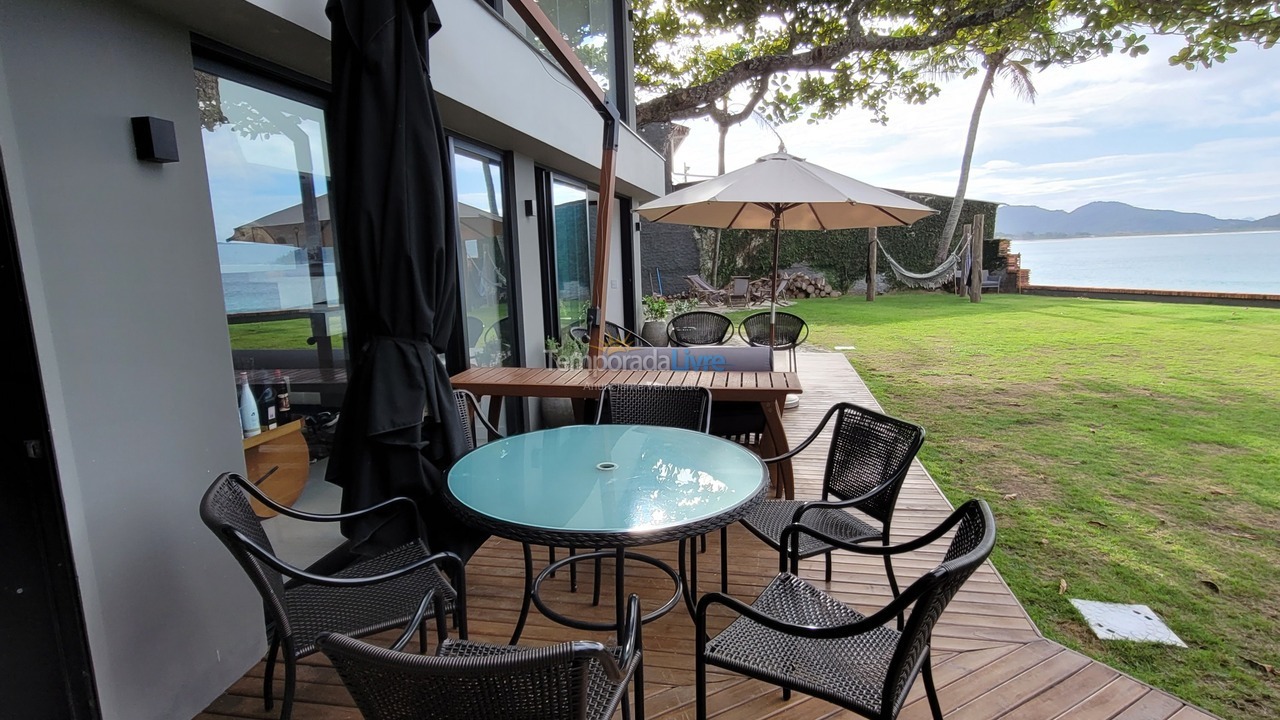 House for vacation rental in Florianópolis (Praia da Armação)