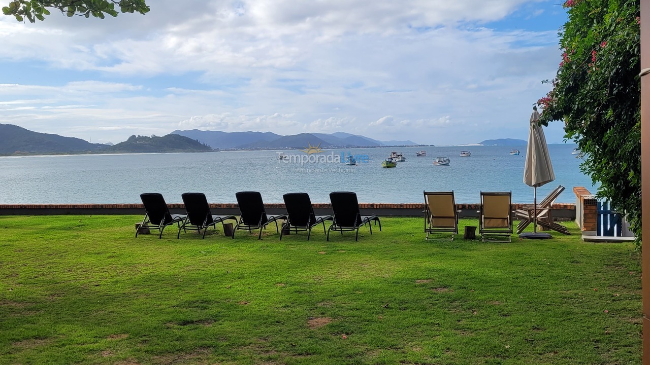 House for vacation rental in Florianópolis (Praia da Armação)