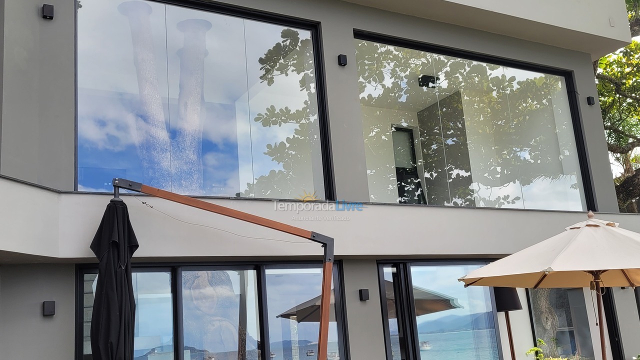 House for vacation rental in Florianópolis (Praia da Armação)