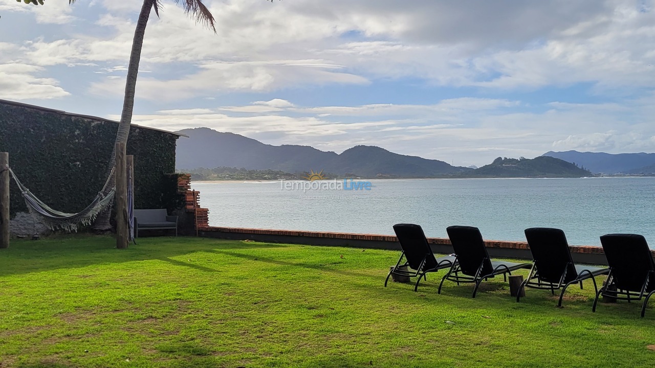 House for vacation rental in Florianópolis (Praia da Armação)
