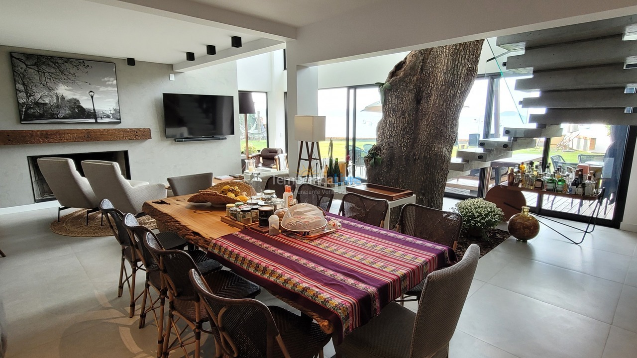 House for vacation rental in Florianópolis (Praia da Armação)