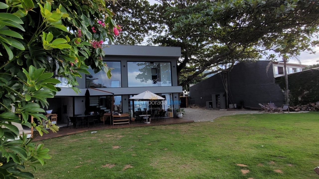 House for vacation rental in Florianópolis (Praia da Armação)