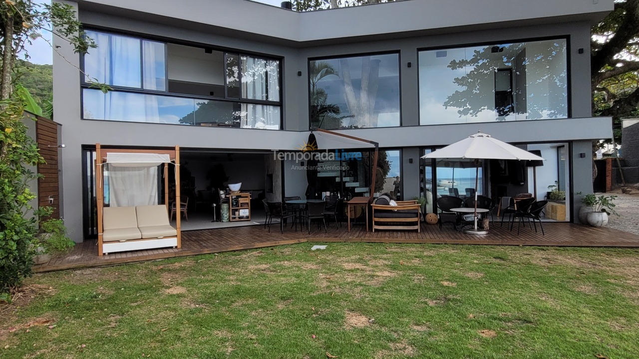 House for vacation rental in Florianópolis (Praia da Armação)