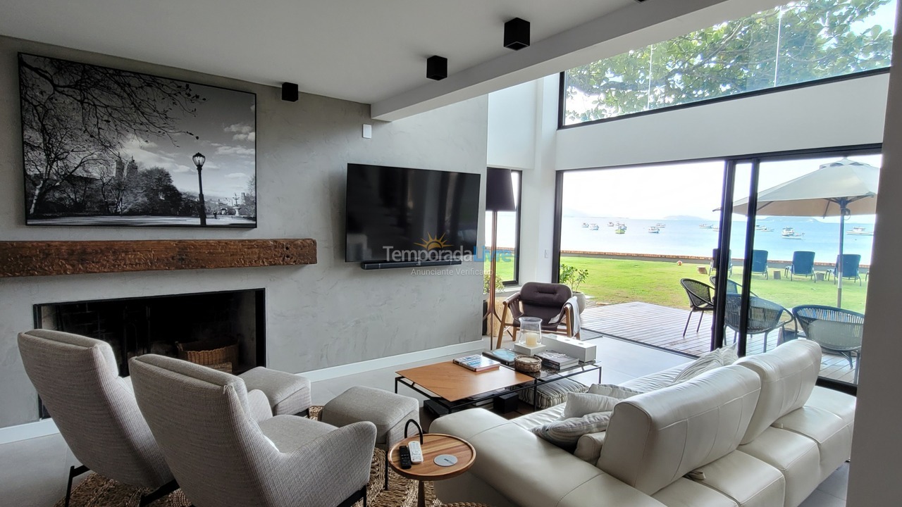 House for vacation rental in Florianópolis (Praia da Armação)