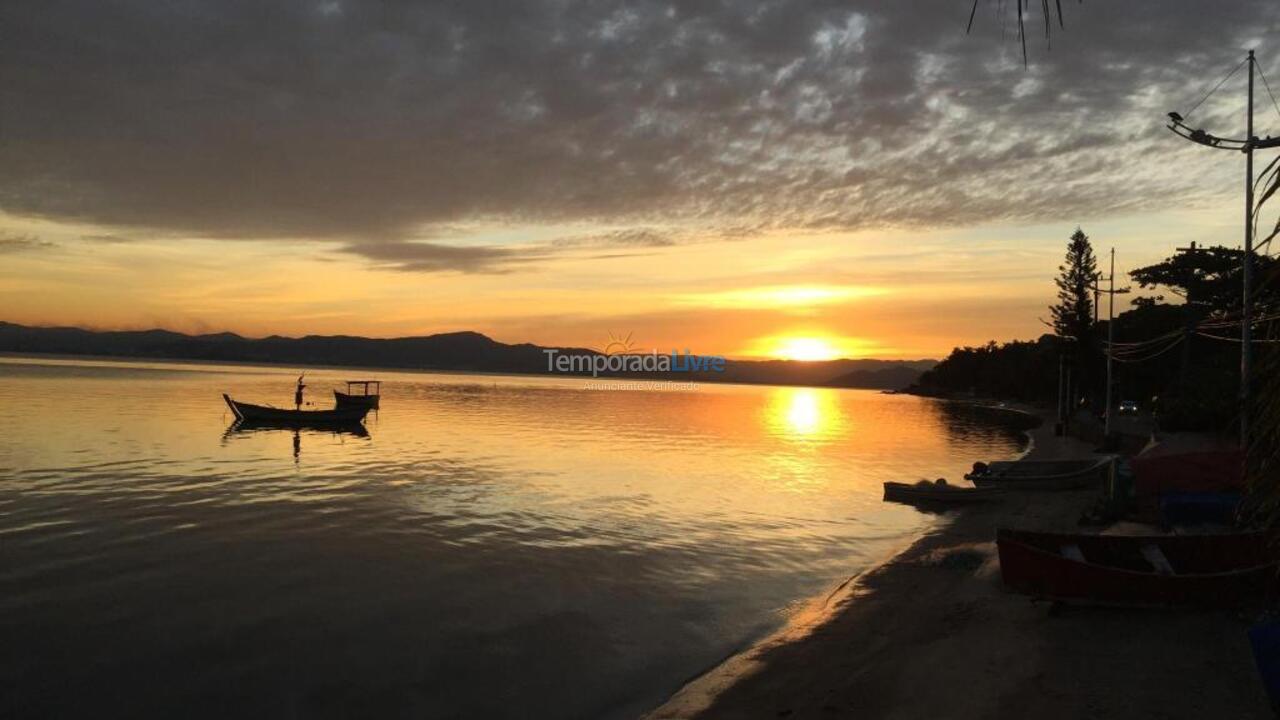 Apartamento para aluguel de temporada em Florianópolis (Cachoeira do Bom Jesus)