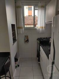 1 bedroom apartment half a block from the beach SEASONAL.