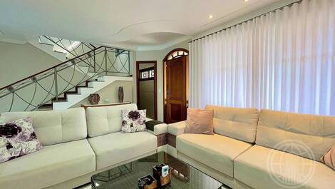 Holiday Home in Jurerê Internacional – 5 Bedrooms, Pool and...