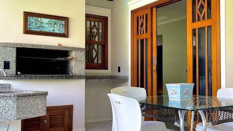 Holiday Home in Jurerê Internacional – 5 Bedrooms, Pool and...