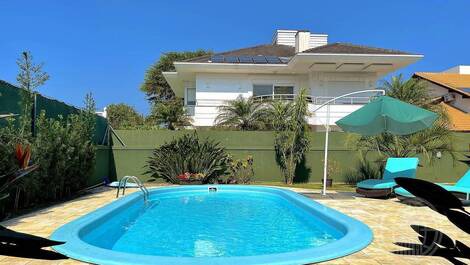 Holiday Home in Jurerê Internacional – 5 Bedrooms, Pool and...