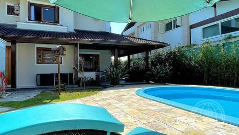 Holiday Home in Jurerê Internacional – 5 Bedrooms, Pool and...