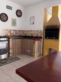 ÓTIMA CASA TÉRREA NA PRAINHA, POSSUI DOIS QUARTOS COM AC