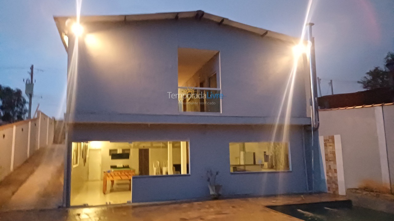 Chácara / sítio para aluguel de temporada em Suzano (Palmeiras)