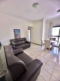 Apartamento de 2 habitaciones, zona céntrica con una plaza de parking.