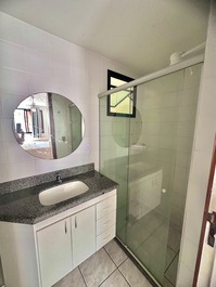 Apartamento de 2 habitaciones, zona céntrica con una plaza de parking.