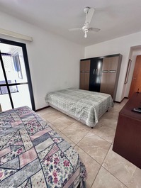 Apart. 4 quartos vista lateral do mar.