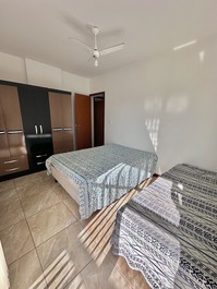 Apart. 4 quartos vista lateral do mar.