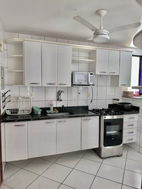 Apart. 4 quartos vista lateral do mar.