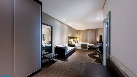Suite, Close to Shopping