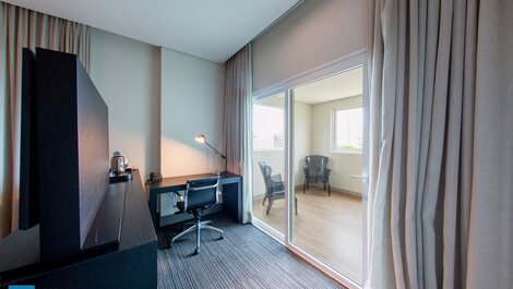 Suite, Close to Shopping