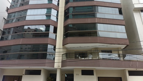 3 bedrooms with air conditioning, Meia Praia beachfront