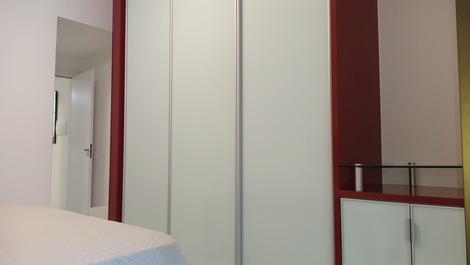 3 bedrooms with air conditioning, Meia Praia beachfront