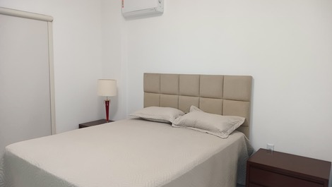 3 bedrooms with air conditioning, Meia Praia beachfront