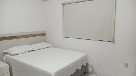 3 bedrooms with air conditioning, Meia Praia beachfront