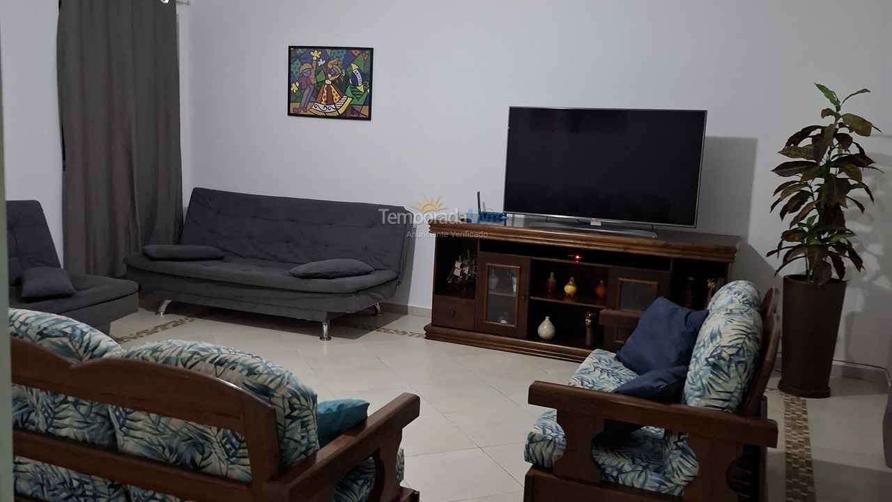 Casa para aluguel de temporada em Cabo Frio (Unamar)