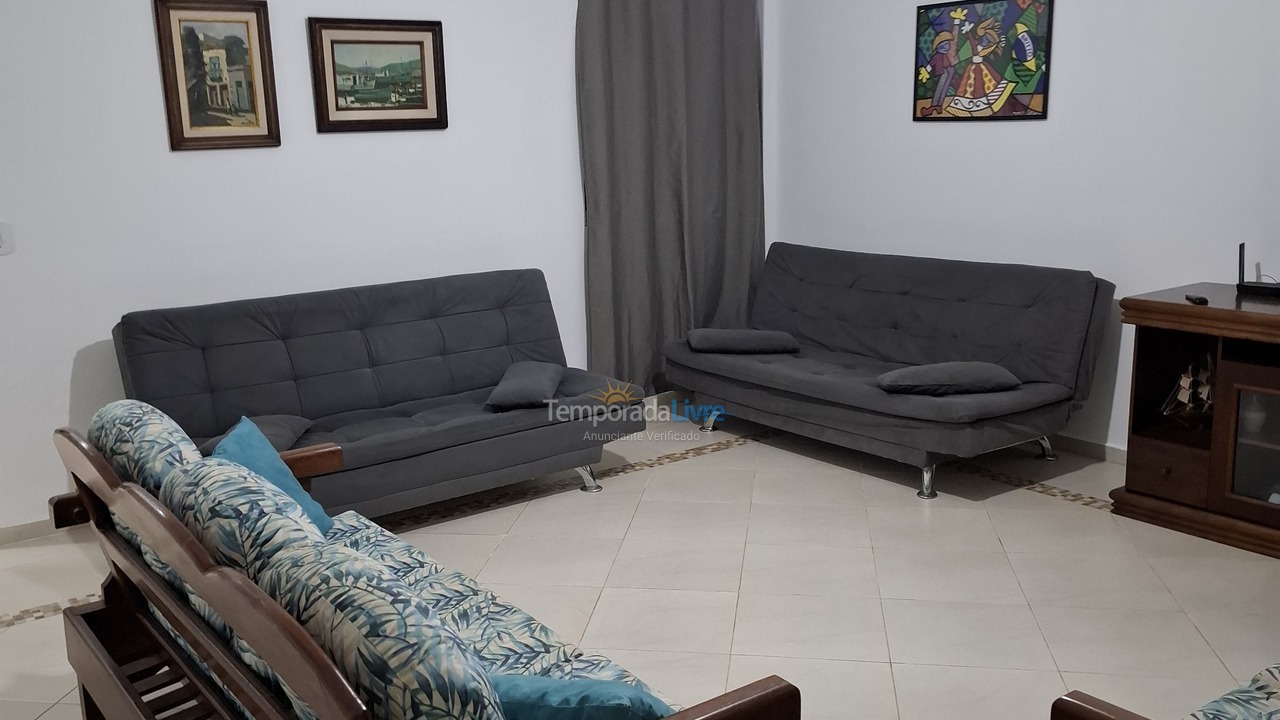 Casa para aluguel de temporada em Cabo Frio (Unamar)