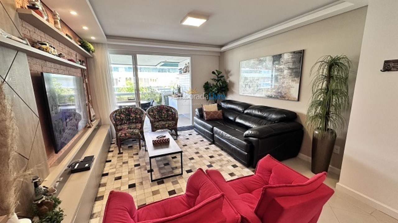 Apartamento para aluguel de temporada em Florianópolis (Praia Brava)
