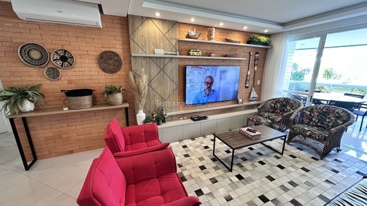 Apartamento para aluguel de temporada em Florianópolis (Praia Brava)