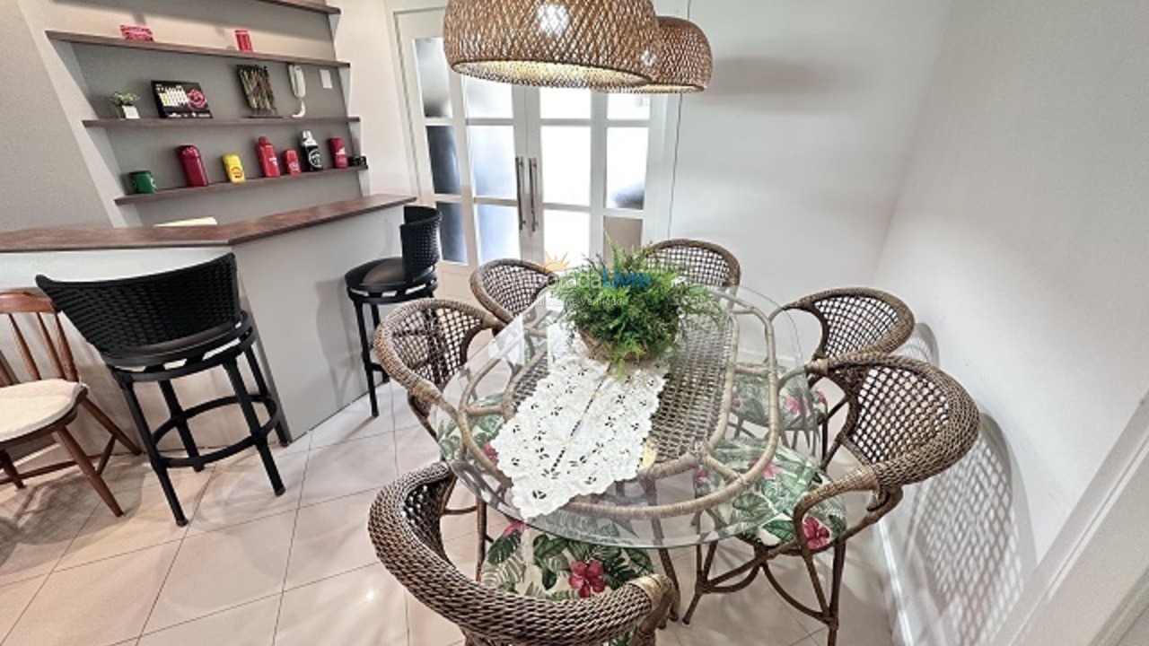 Apartamento para aluguel de temporada em Florianópolis (Praia Brava)