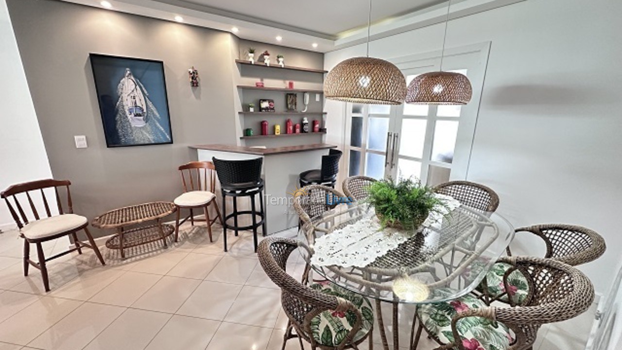 Apartamento para aluguel de temporada em Florianópolis (Praia Brava)