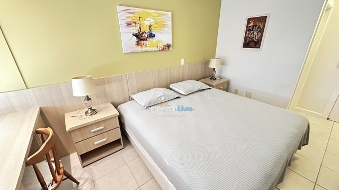 Apartamento para aluguel de temporada em Florianópolis (Praia Brava)