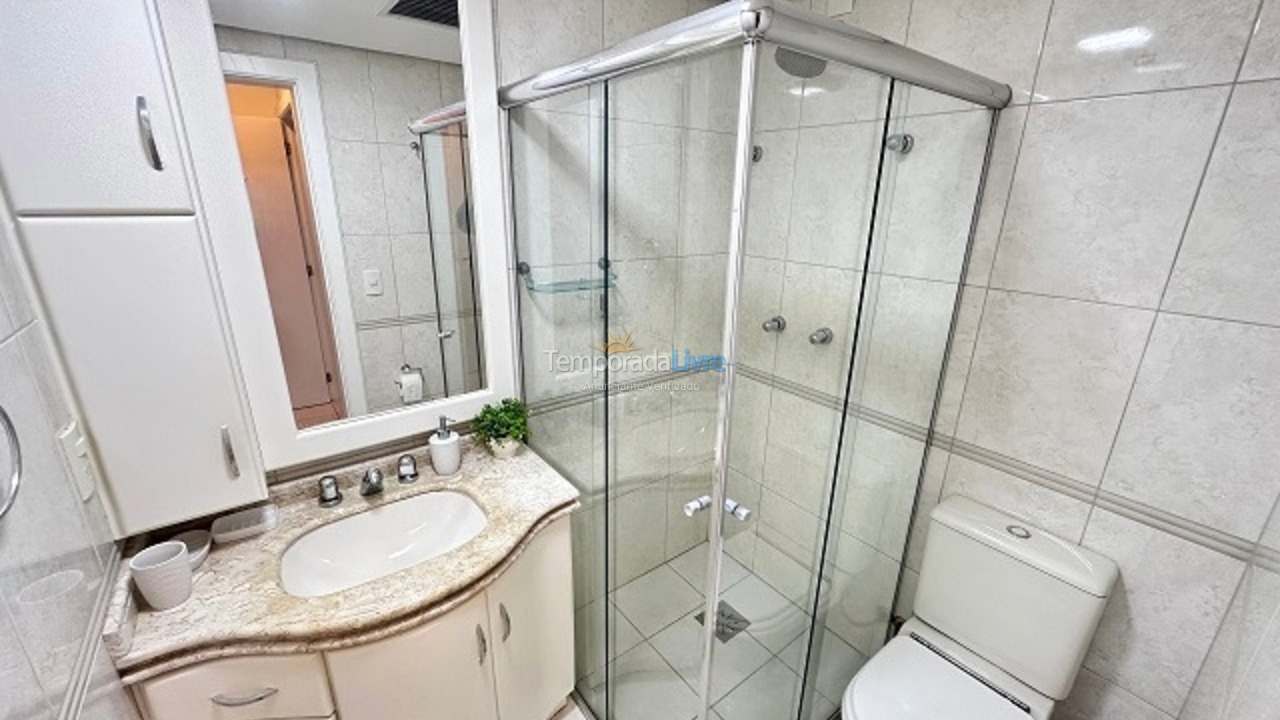 Apartamento para aluguel de temporada em Florianópolis (Praia Brava)