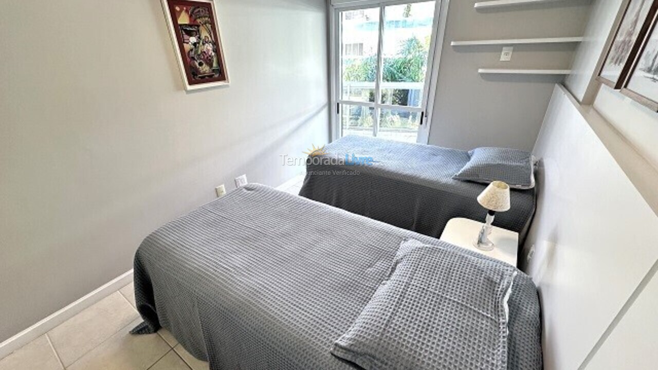 Apartamento para aluguel de temporada em Florianópolis (Praia Brava)