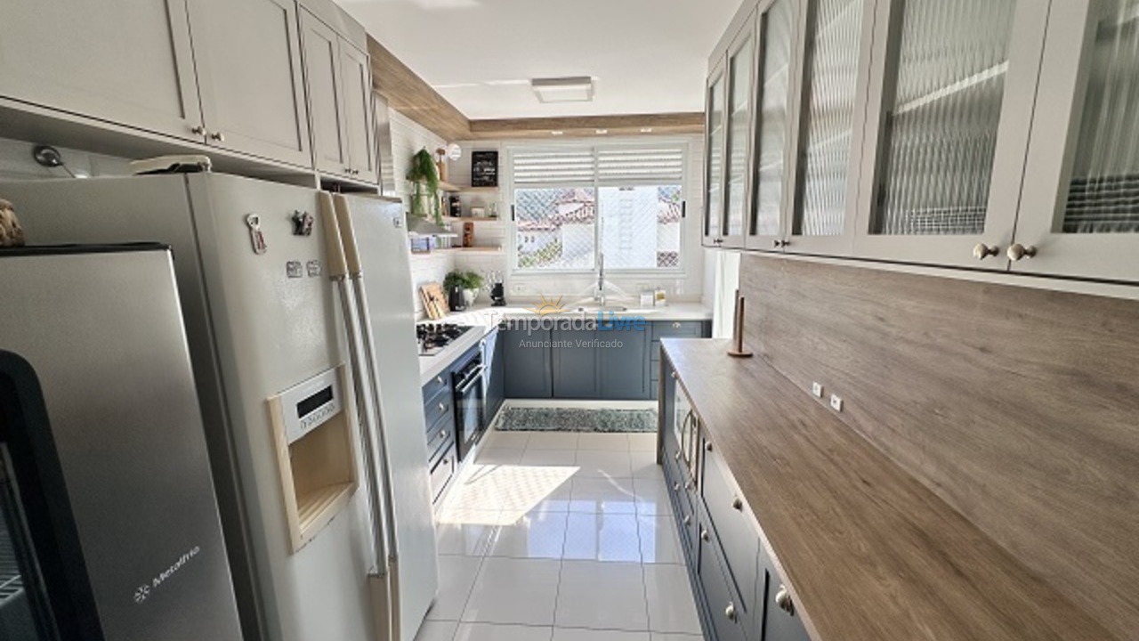 Apartamento para aluguel de temporada em Florianópolis (Praia Brava)