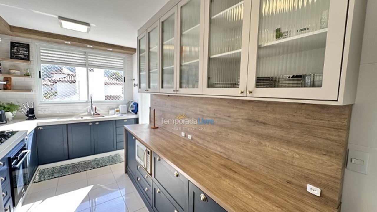 Apartamento para aluguel de temporada em Florianópolis (Praia Brava)