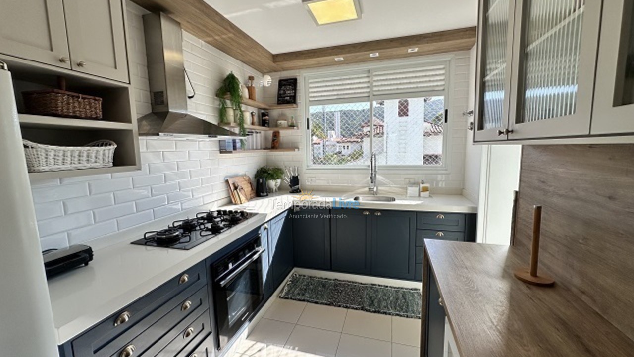 Apartamento para aluguel de temporada em Florianópolis (Praia Brava)