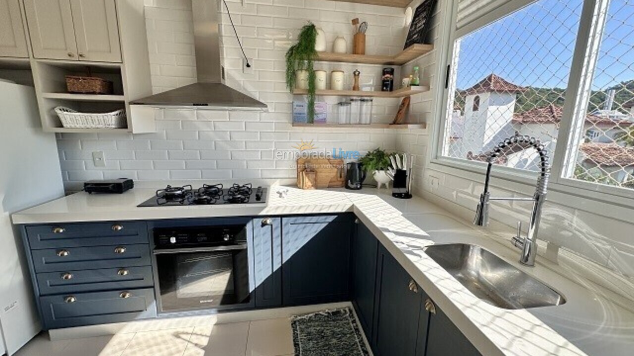 Apartamento para aluguel de temporada em Florianópolis (Praia Brava)