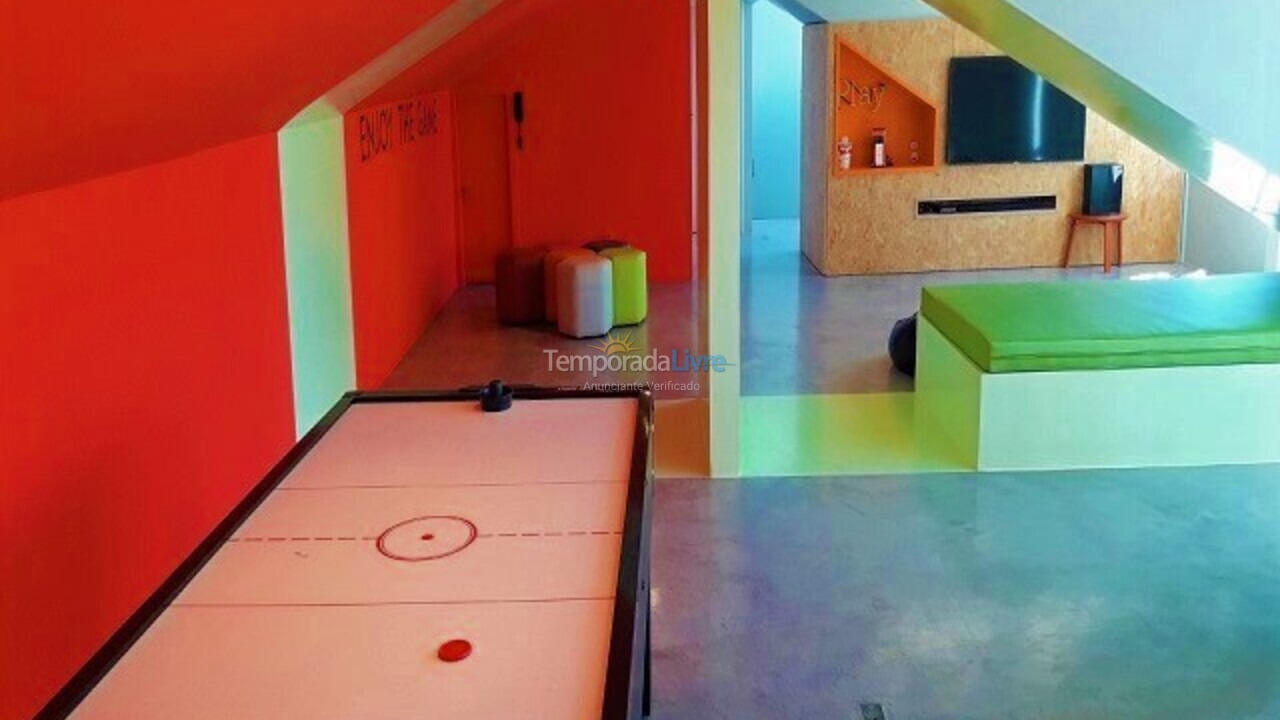 Apartamento para aluguel de temporada em Florianópolis (Praia Brava)