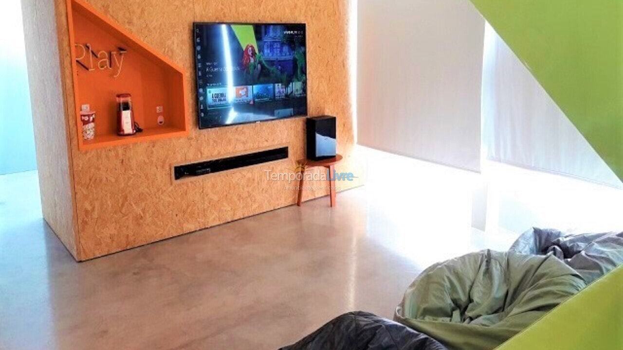 Apartamento para aluguel de temporada em Florianópolis (Praia Brava)