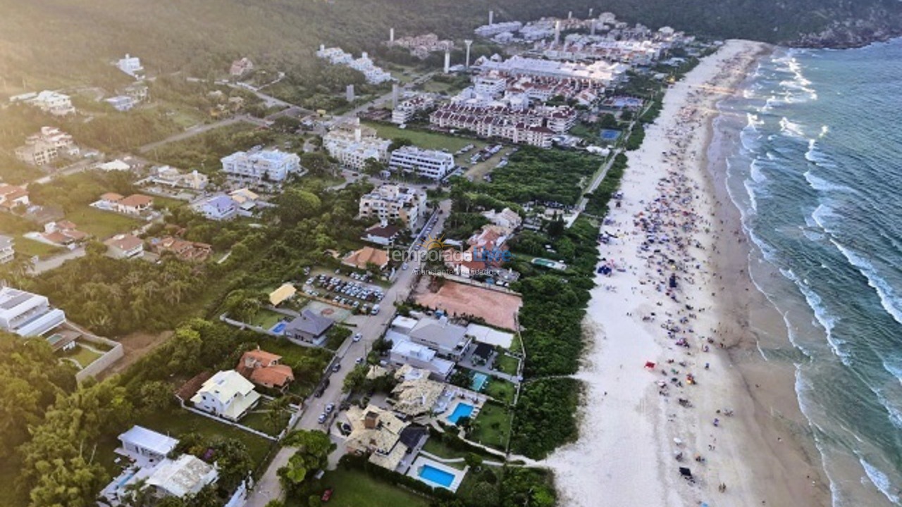 Apartamento para aluguel de temporada em Florianópolis (Praia Brava)