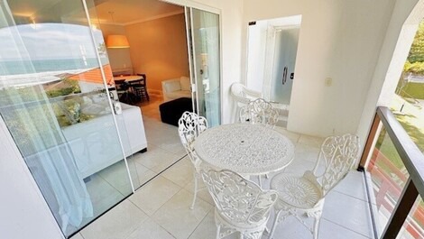 Apartamento dúplex de primera categoría en condominio frente al mar en Playa Brava.