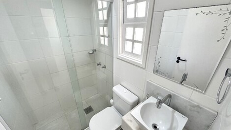 Apartamento dúplex de primera categoría en condominio frente al mar en Playa Brava.