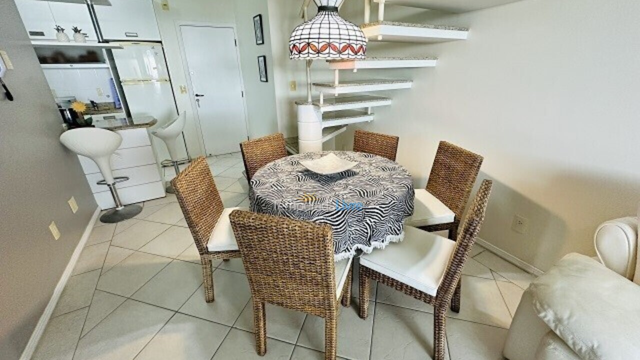 Apartamento para aluguel de temporada em Florianópolis (Praia Brava)